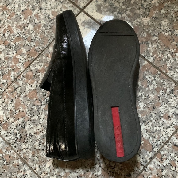 PRADA - Picture 3 of 5